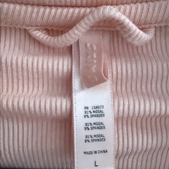 SKIMS Ribbed Lounge Set - Picture 5 of 5